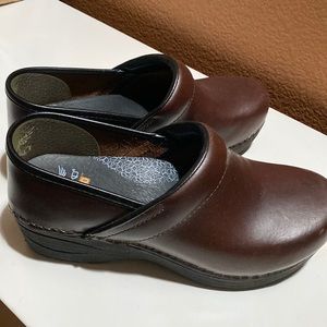 Dansko XP 2.0 clogs - size 37